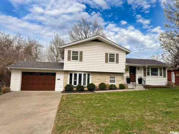 100 Peach Dr, Anna, IL 62906