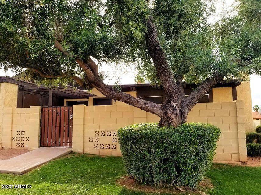 1st image of 712 N Santa Barbara Unit 9