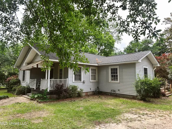 90 Holmes St, Lucedale, MS 39452