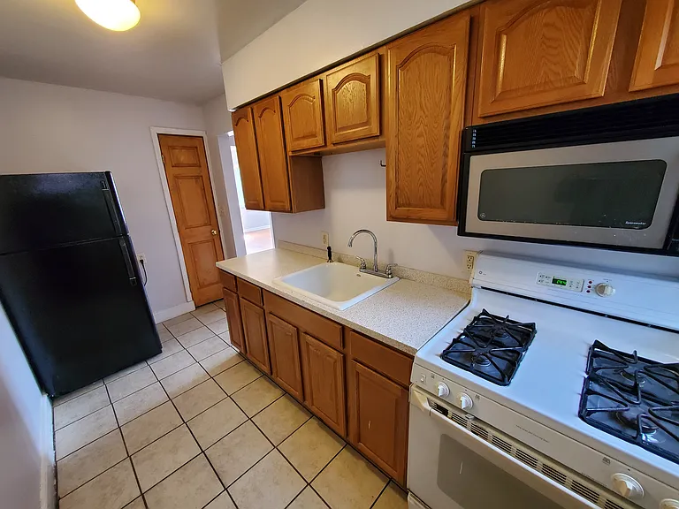 99 N Hampton Rd #D — Photo 6