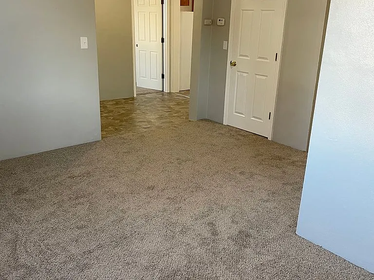 122 E State St — Photo 10