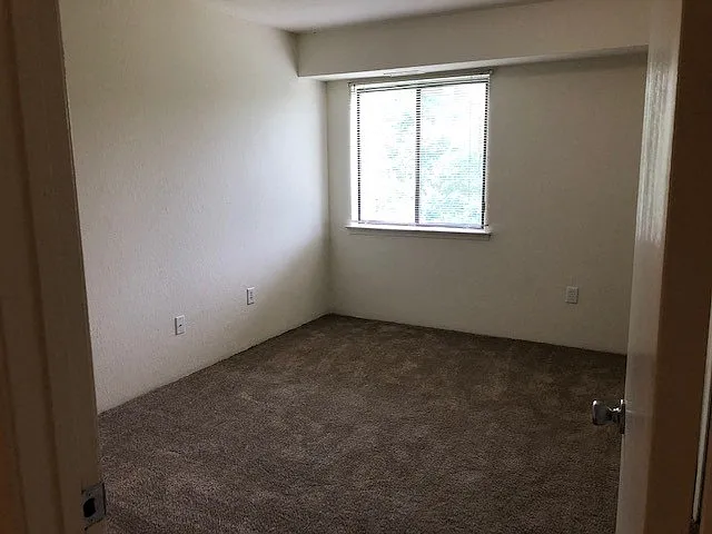Three Oaks Apartments — Photo 43