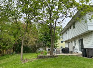 831 Badger Ln, Lake Geneva, WI 53147