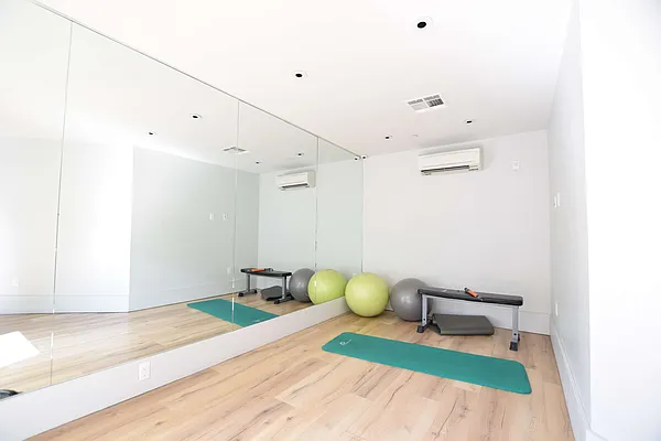 Rented by Mazel Realty USA Corp | media 35