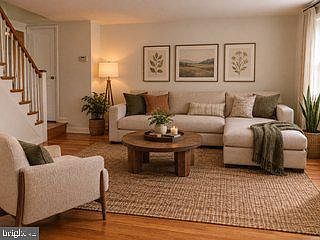 3rd image of 207 Indian Rock Dr