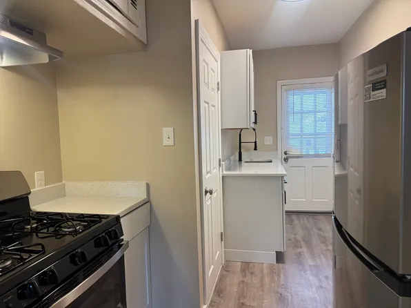 1 Gerrish Pl APT 3, Salem, MA 01970