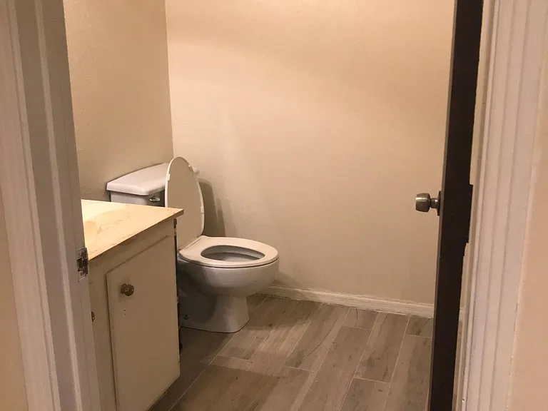 1559 E Prince Rd — Photo 5
