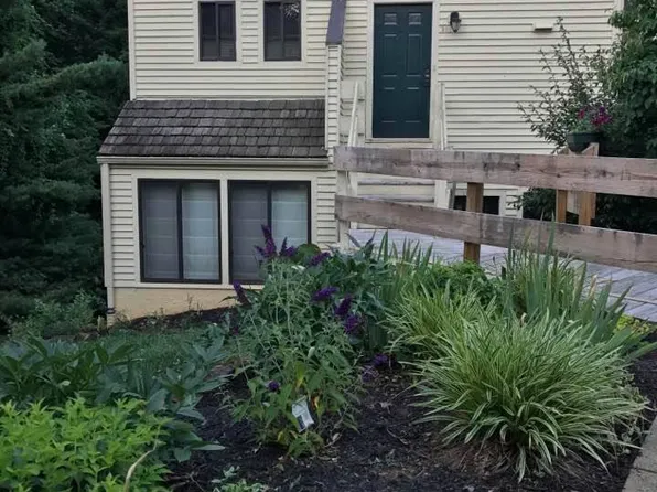 1210 Chatham Rdg, Charlottesville, VA 22901