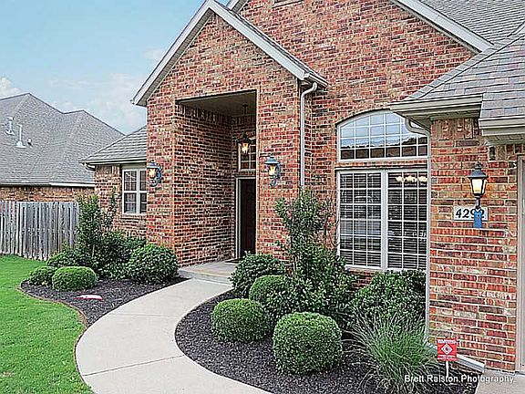 3rd image of 4292 Oakmont Dr