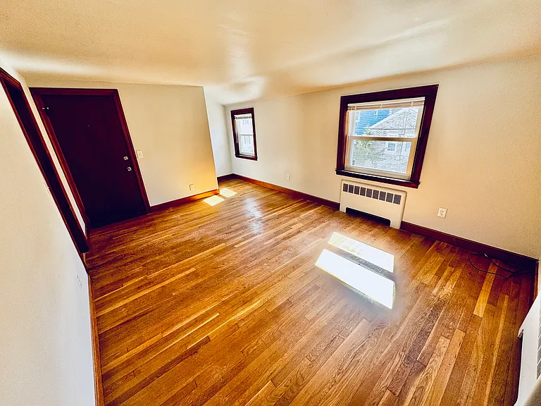10 Thompson St #2 — Photo 6