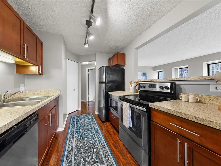 Axis Apartments and Lofts — Photo 25