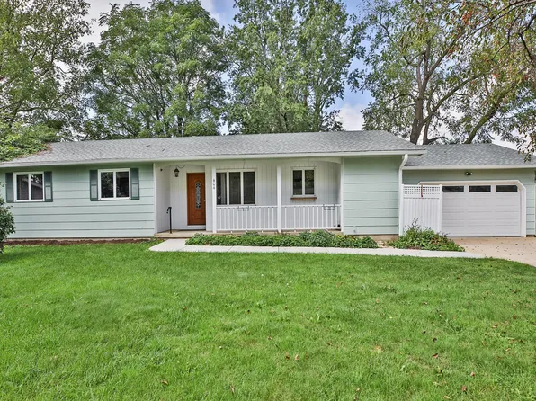 404 9th Avenue Cir NW, Kasson, MN 55944