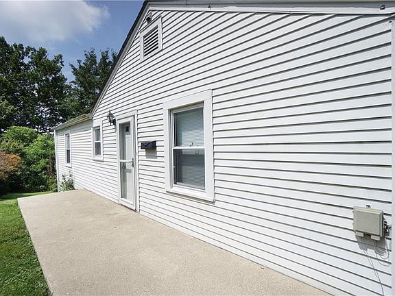 4th image of 329 Huddleson Ave