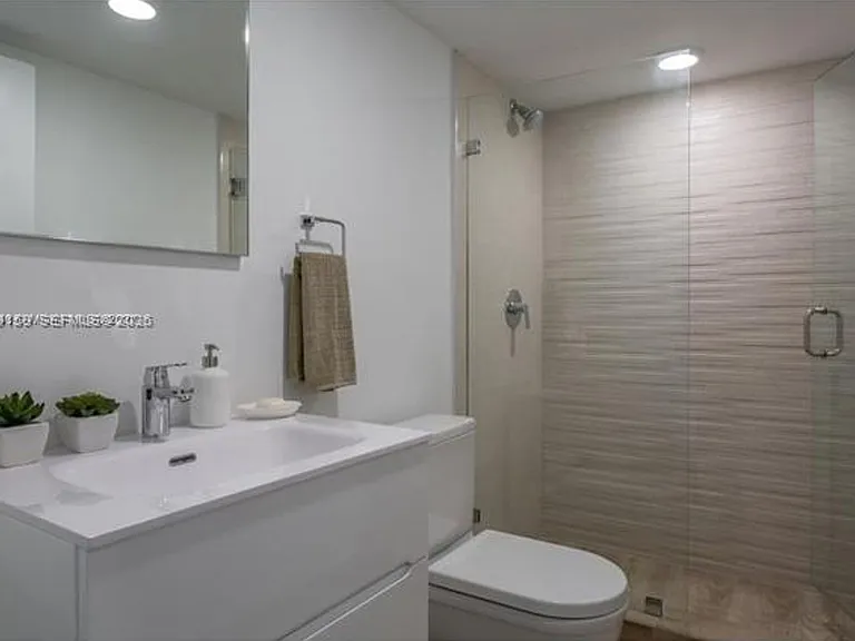 9261 E Bay Harbor Dr #CU-503 — Photo 5