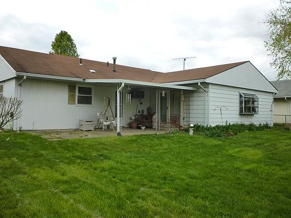 3rd image of 818 Plumwood Dr