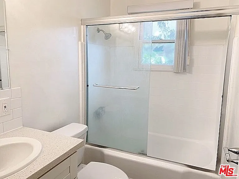 345 Burchett St — Photo 5
