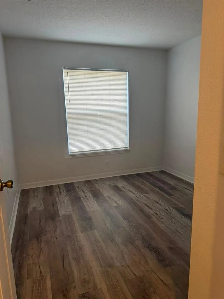 3 bed, 1204 sqft, $1,900 — Photo 3