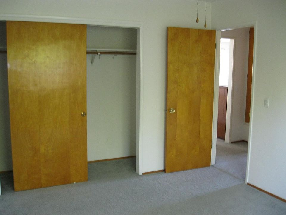 2nd image of 1052 Aster Ave