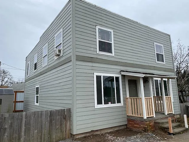 3238 Knox Butte Ave NE