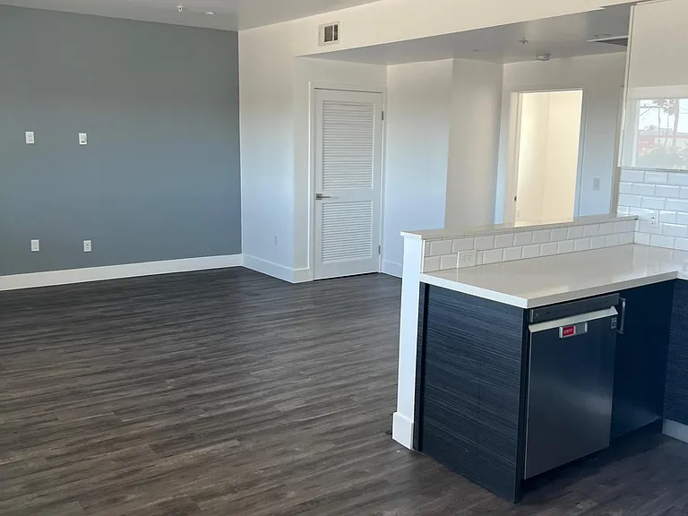 4231 McLaughlin Ave #302 — Photo 6