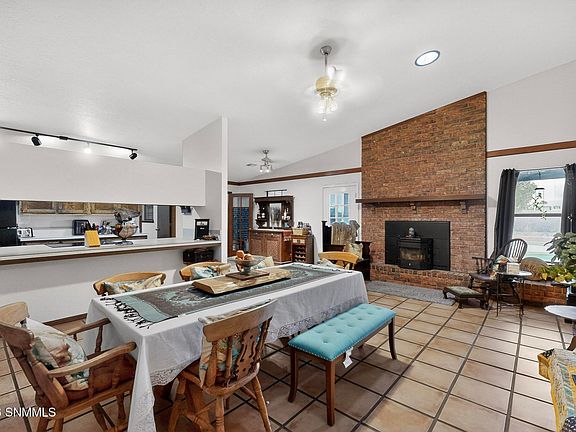 3rd image of 4136 E Winchester Rd