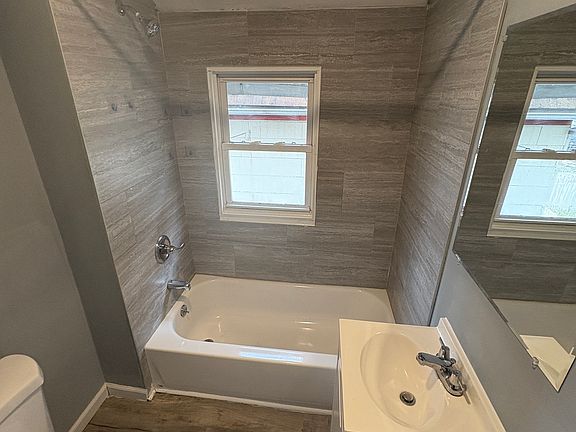 5th image of 648 W Paige Ave
