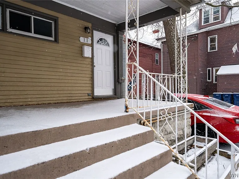 11 Hoyt St — Photo 3