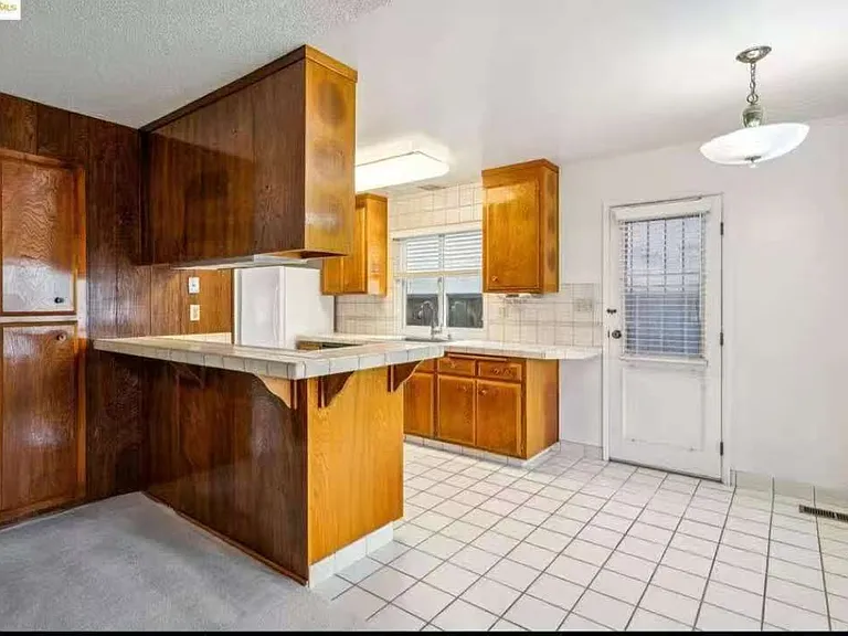 1073 Camellia Dr — Photo 26