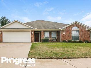 944 La Sierra Dr, Crowley, TX 76036