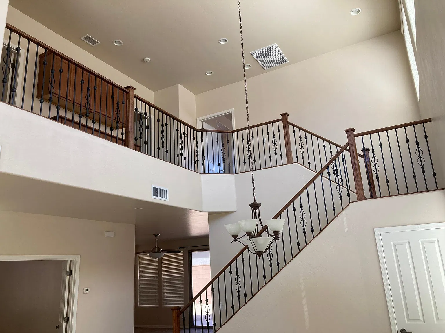 4 bed, 2212 sqft, $2,600 — Photo 4