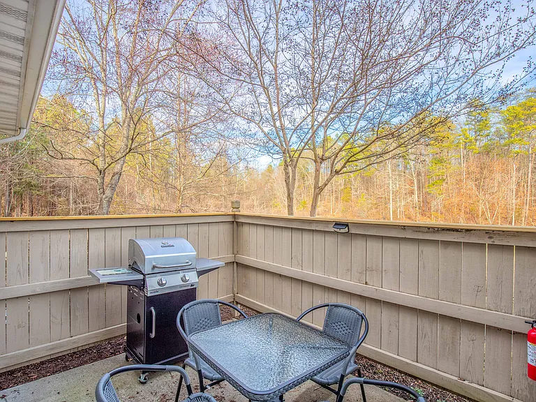 1526 Woodland Ct — Photo 1