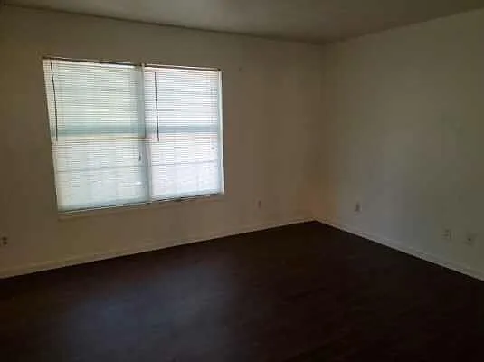 4620 Southern Pkwy #8 — Photo 4