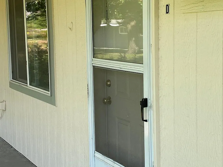 4413 Circle Pl NE #D — Photo 2