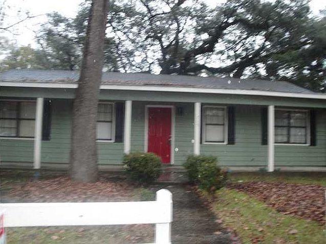 2nd image of 715 Bankhead Pl