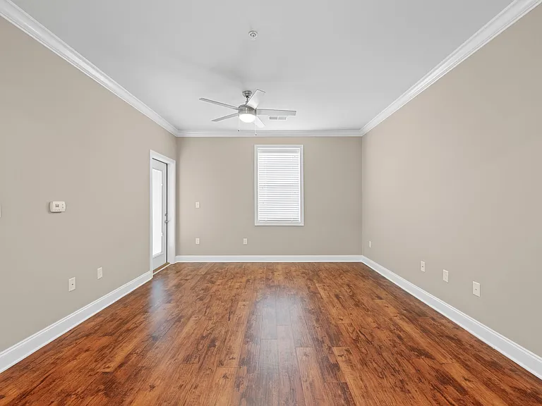 Mount Victor Olde Towne Luxury Apartments — Photo 58