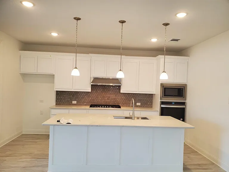 1513 Hamlisch Ave — Photo 11