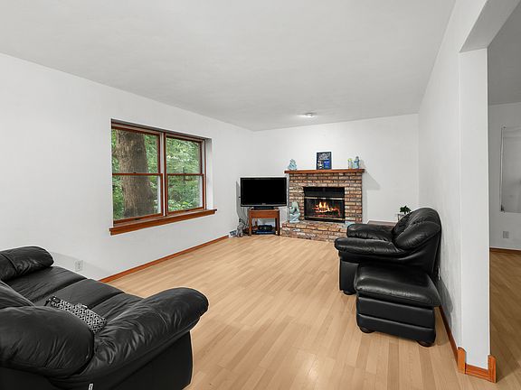 3rd image of 3526 39th St