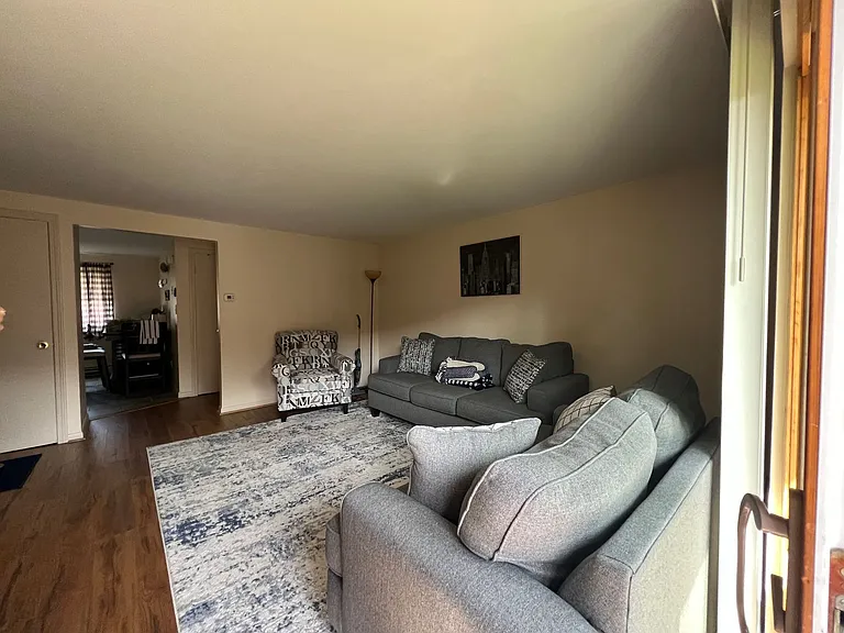 Lancer Court Apartments — Photo 3
