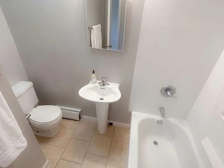 217 NW College Ave — Photo 12