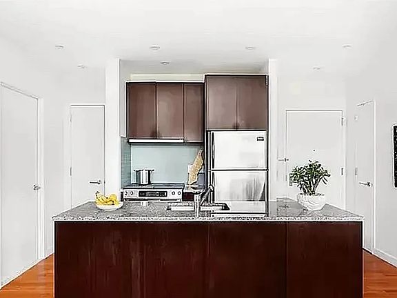 3rd image of 306 W 48th St APT 33A
