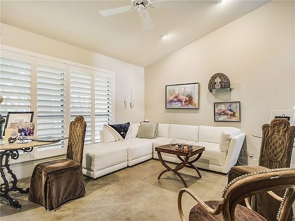 4th image of 2314 Little John Dr