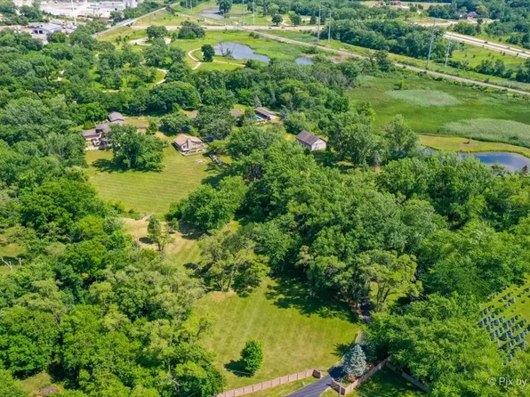 1088 Center Dr, South Elgin, IL 60177