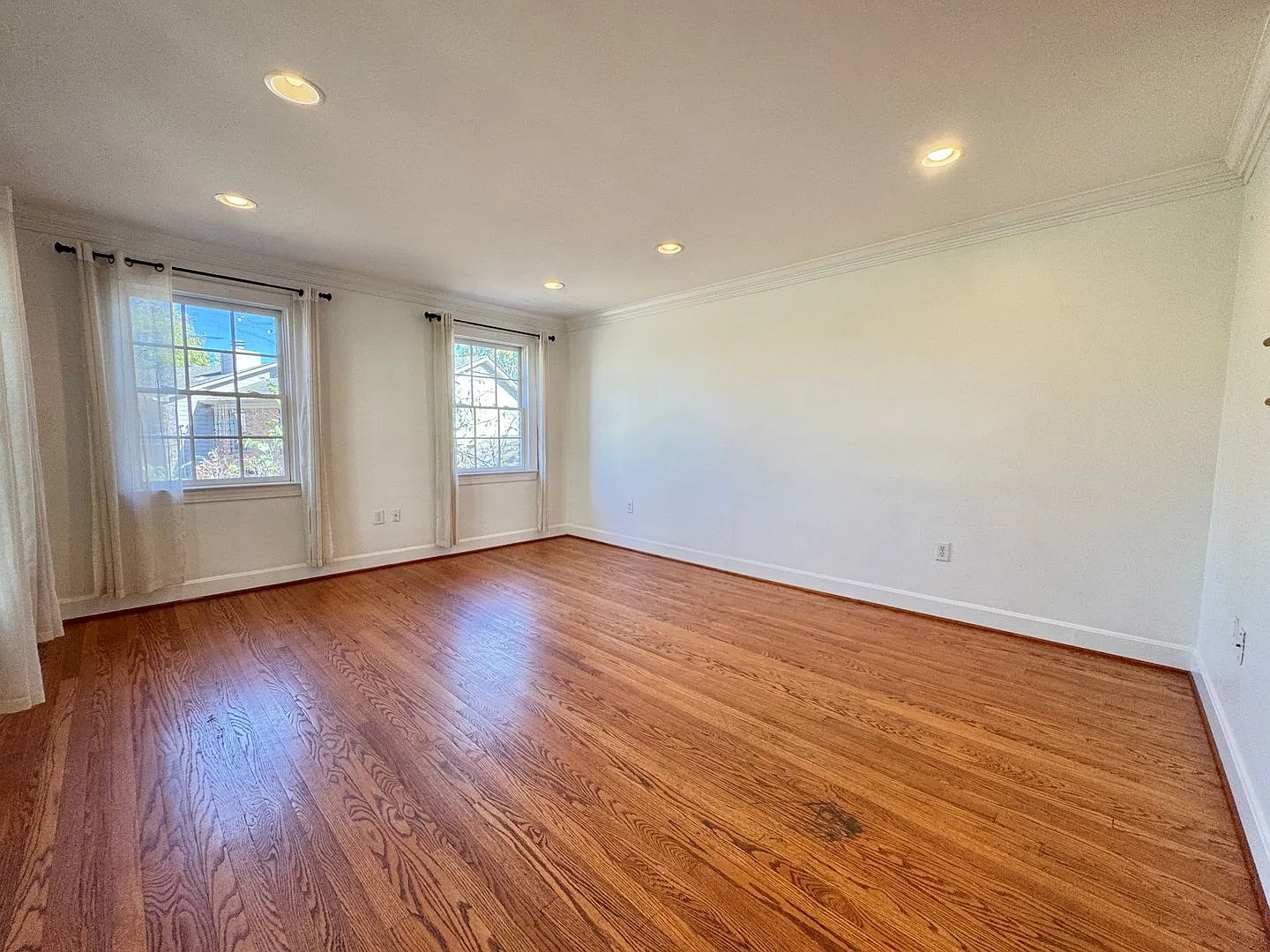 Spacious 4 Bedroom Nashville Home with Finished Basement & Private Backyard — Photo 3