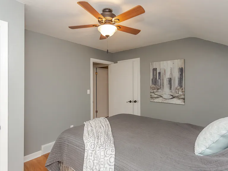 4243 Beverly Dr — Photo 32