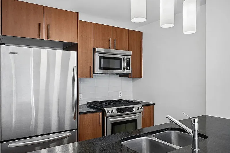 3260 Henry Hudson Parkway — Photo 3