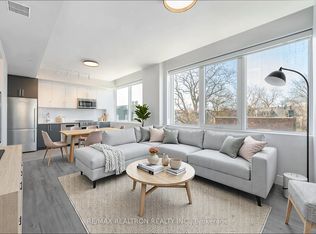 664 Spadina Ave #204, Toronto, ON M5S 2H8