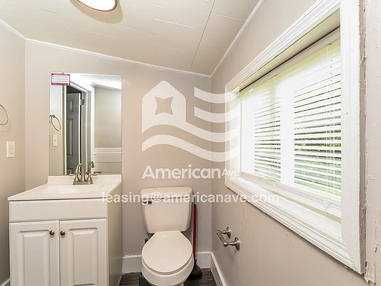 1631546_009_main_bathroom_13754806.jpg