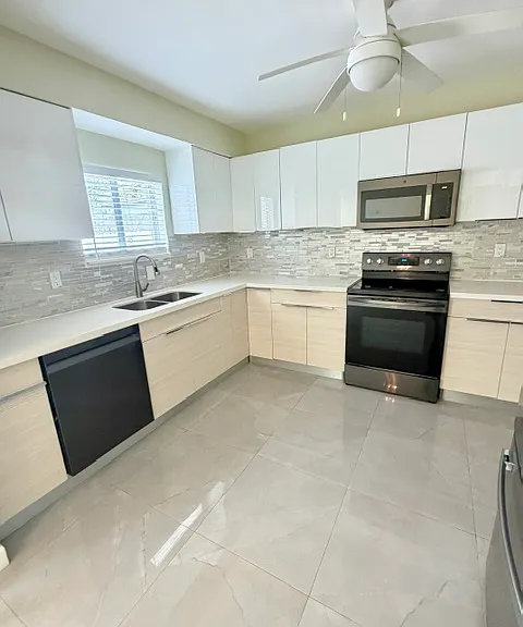 1330 Marseille Dr — Photo 9