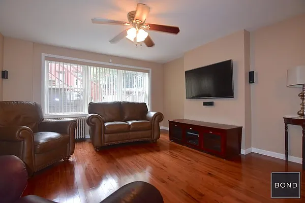 Rented by Bond New York | media 10