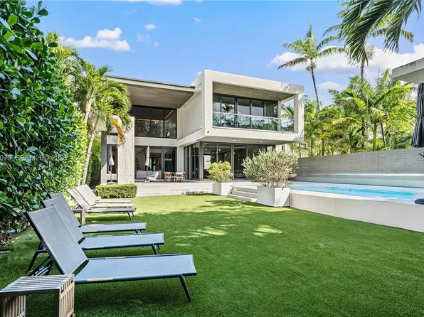 5061 N Bay Rd, Miami Beach, FL 33140